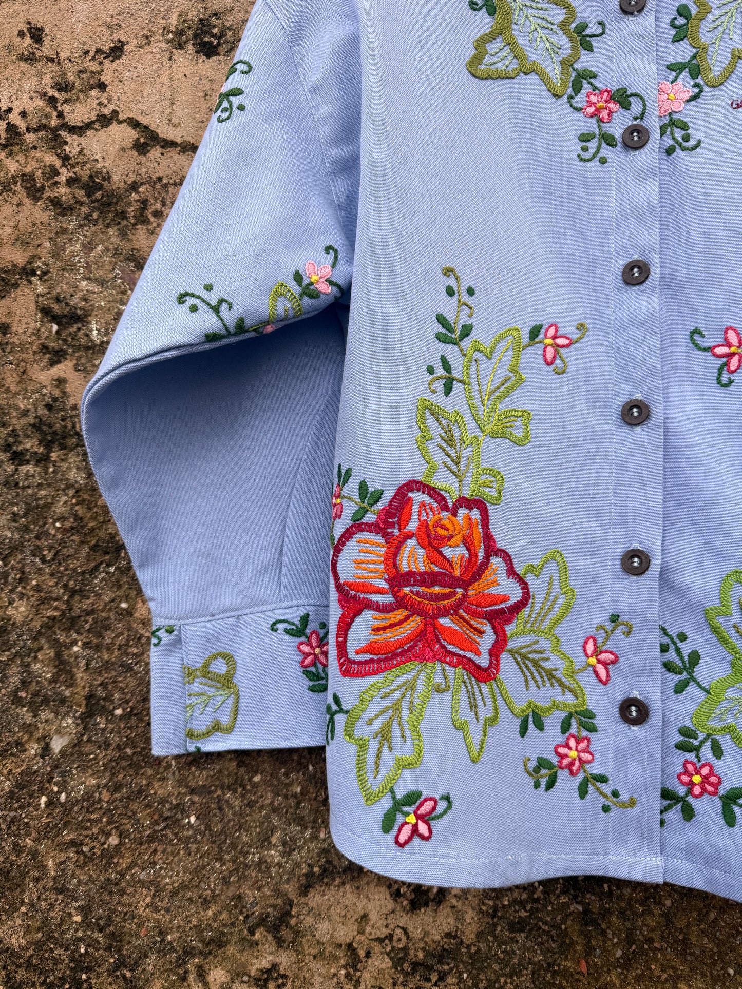 GRITA aquilo que não és capaz de dizer