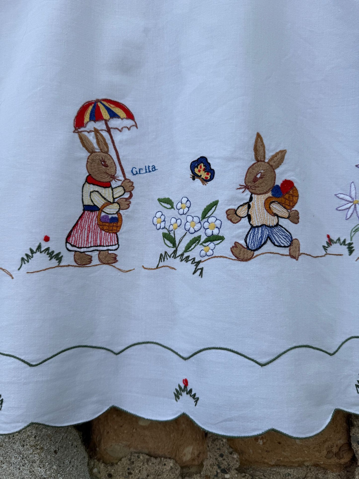 Vou encher o meu cesto com ovos da Páscoa - diz o coelhinho
