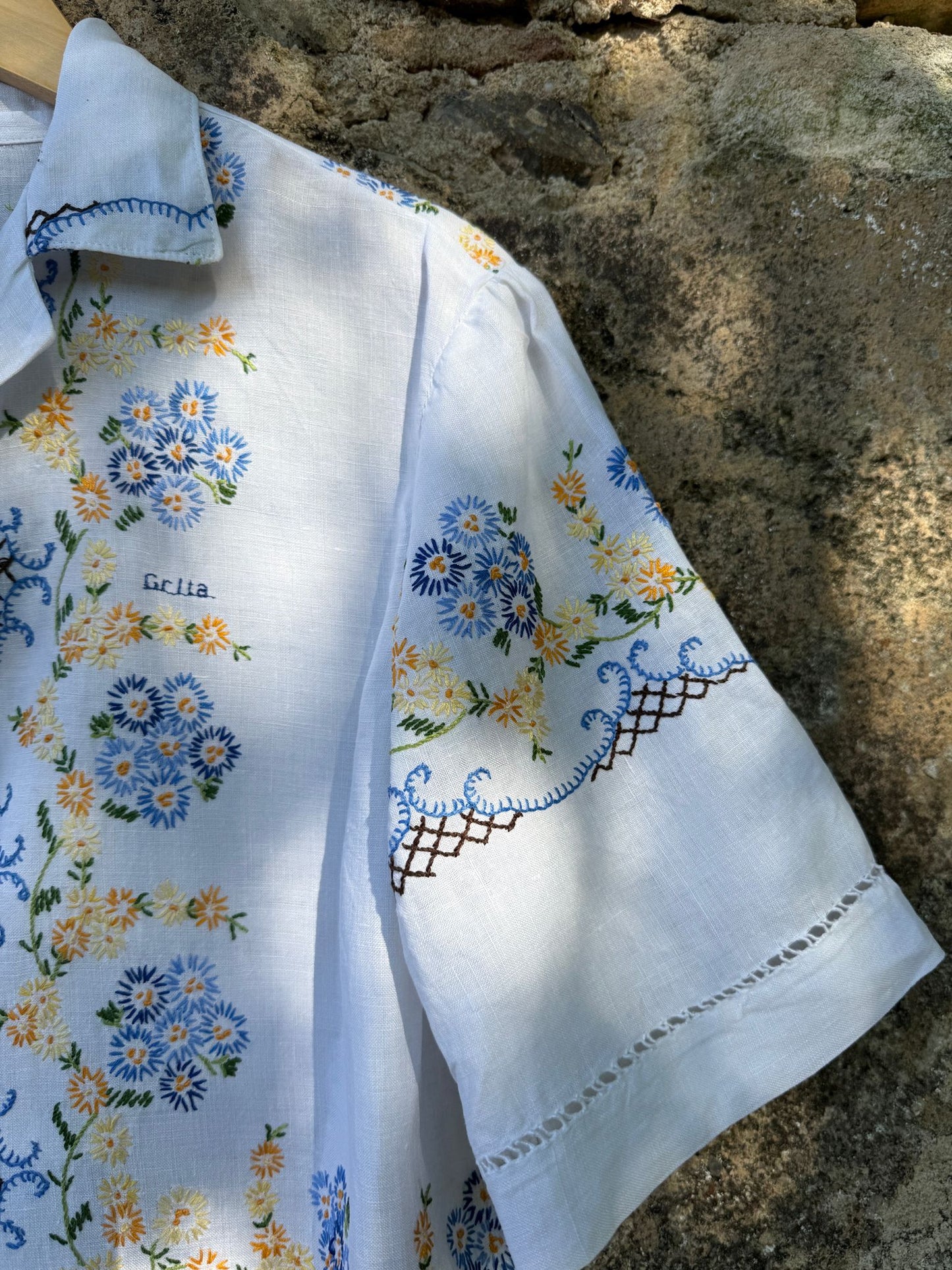 Pontos bordados, segredos guardados
