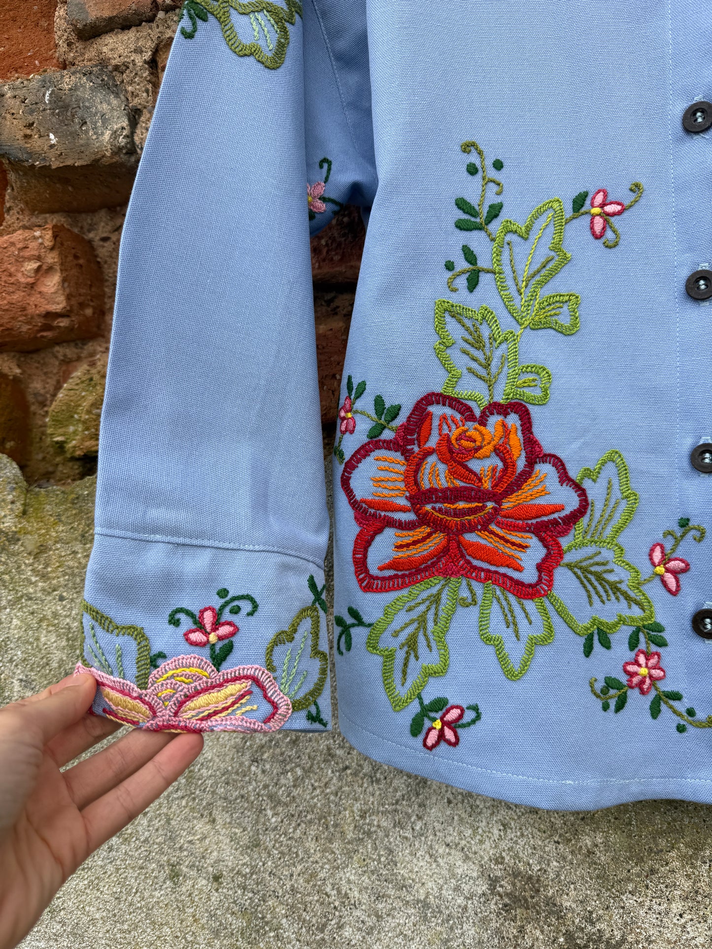 GRITA aquilo que não és capaz de dizer