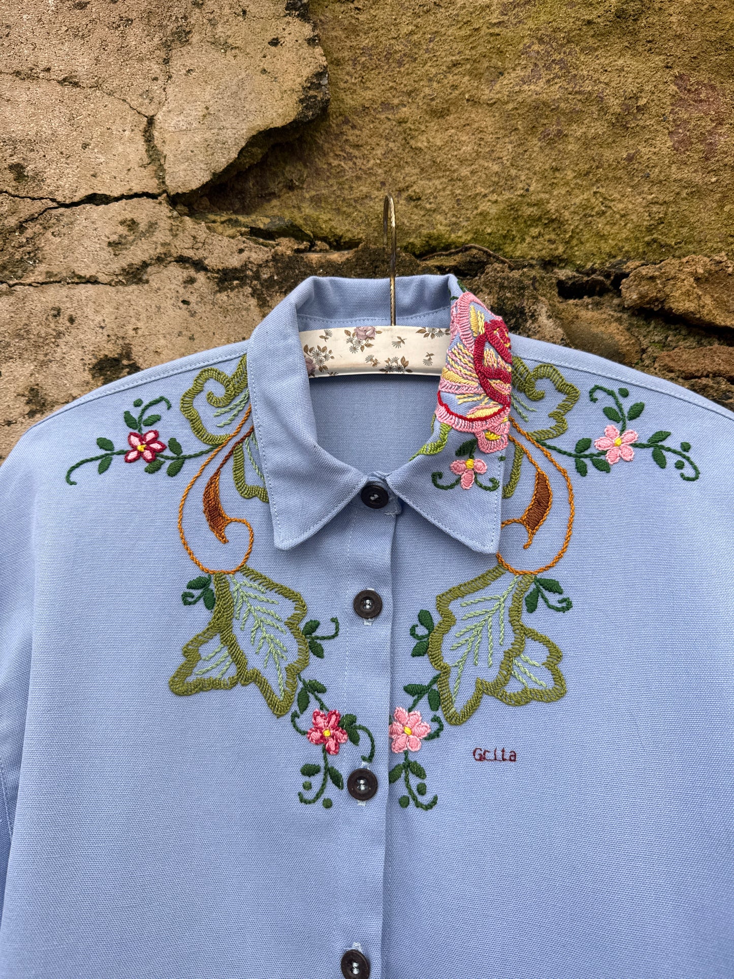 GRITA aquilo que não és capaz de dizer