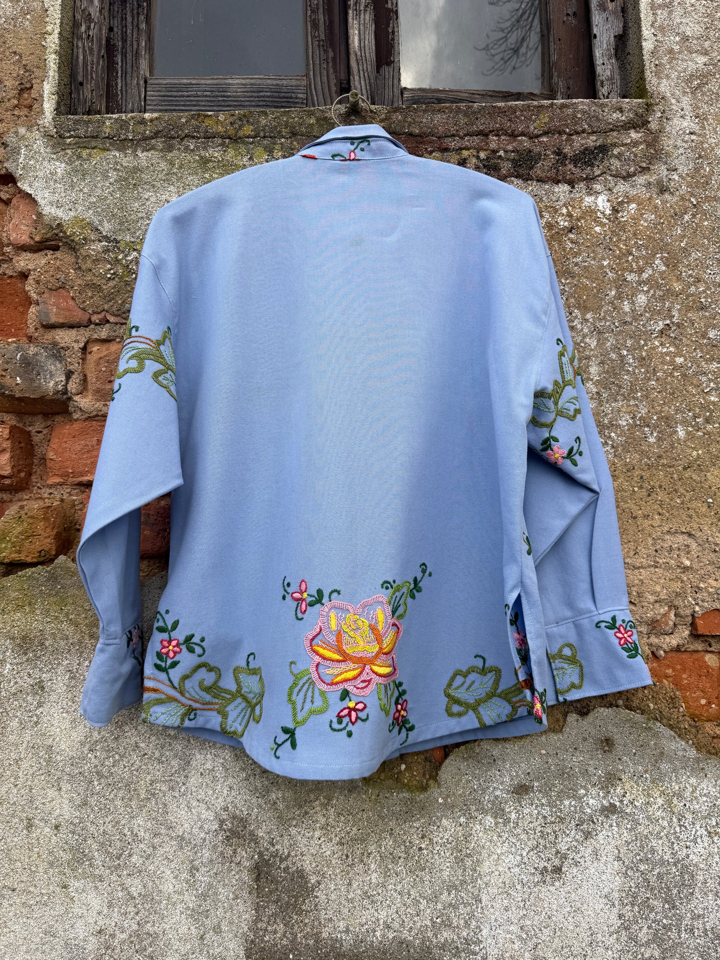 GRITA aquilo que não és capaz de dizer