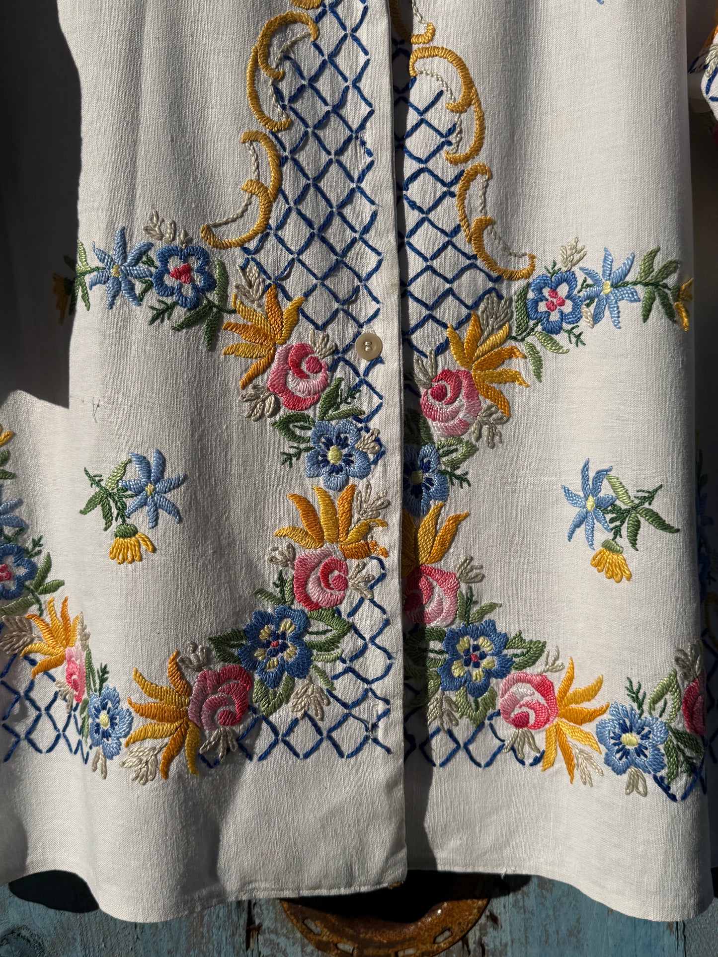 Um azulejo com flores