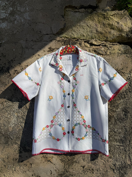 Quem não tem cão caça com gato